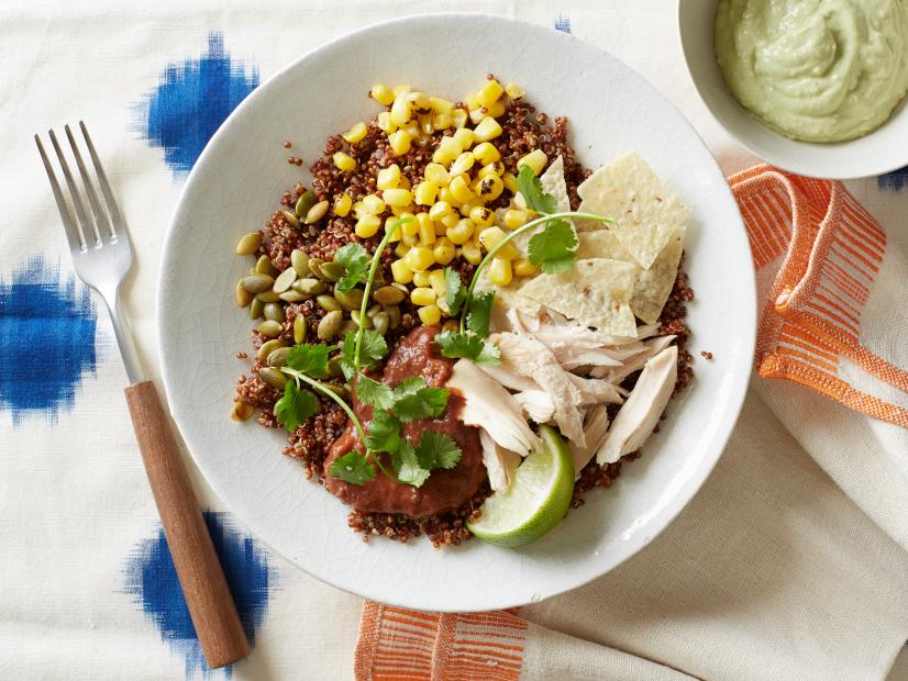 You are currently viewing Quinoa Bowl with Chicken and Avocado Cream